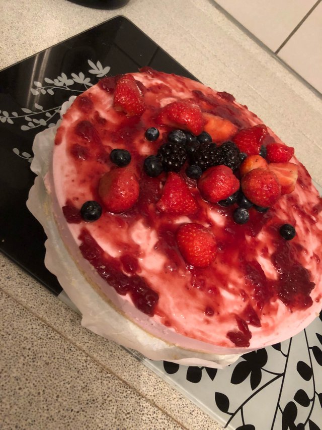 https://s3.us-east-2.amazonaws.com/partiko.io/img/samiirasam-what-goodies-is-on-the-menu-today-dutch-strawberrycottagecake-i5c3upal-1541877173414.png