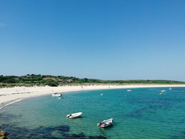 https://s3.us-east-2.amazonaws.com/partiko.io/img/sharpshot-par-beach-st-martins-isles-of-scilly-england-1530375408358.png