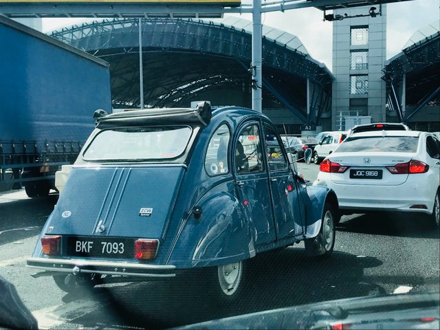 https://s3.us-east-2.amazonaws.com/partiko.io/img/travelideas-meet-citroen-from-50-or-40-years-ago-1530154039138.png