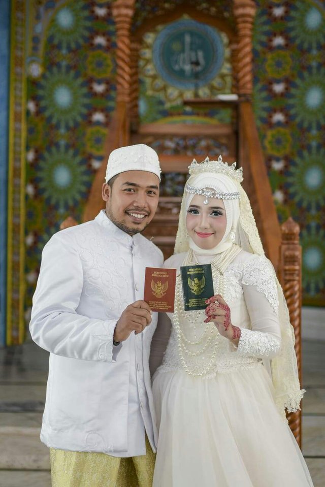 https://s3.us-east-2.amazonaws.com/partiko.io/img/tuumar-married-1532532814607.png