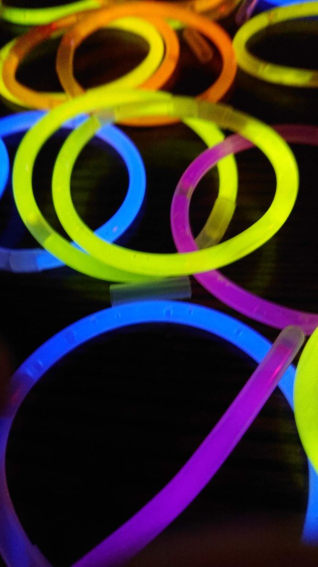 https://s3.us-east-2.amazonaws.com/partiko.io/img/xxviciousxx187-i-just-love-the-glow-of-glowsticks-1533338991480.png