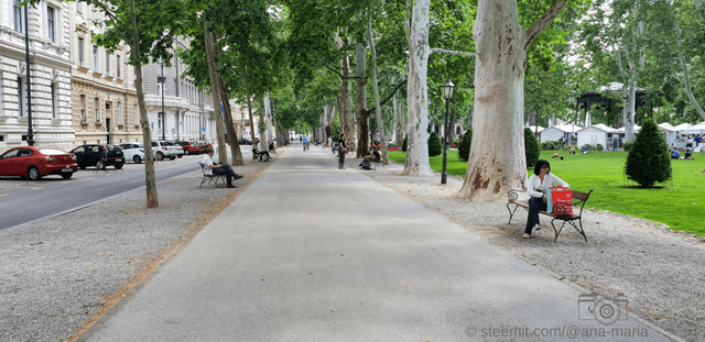 Zagreb Park Zrinjevac - Sidewalk