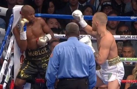 Mayweather_vs_Mcgregor_Philly_shell_round_2_rz54.jpg