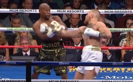 Mayweather_vs_Mcgregor_right_cross_round_2_RZ540.jpg