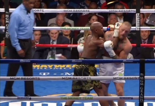 Mayweather_vs_Mcgregor_Mayweather_elbow_round_5.jpg