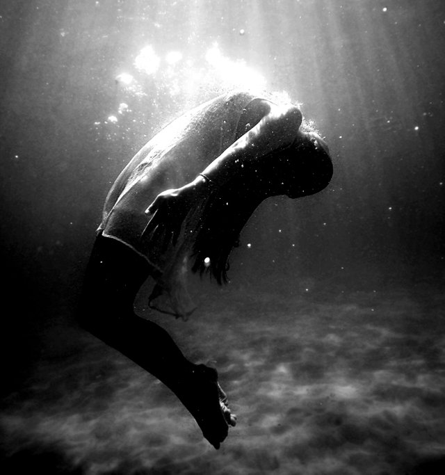 Drowning_girl_720.jpg