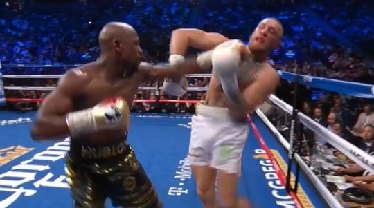 Mayweather_vs_Mcgregor_jab_round_9_RZ540.jpg