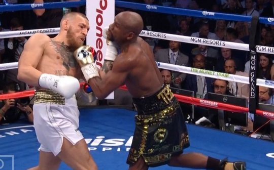 Mayweather_vs_Mcgregor_REVERSE_ANGLE_Mcgregor_up.jpg