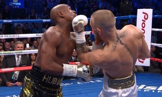Mayweather_vs_Mcgregor_Mcgregor_uppercut_round_1.jpg