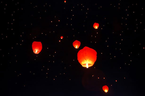 sky-lanterns-11295720077wiJ