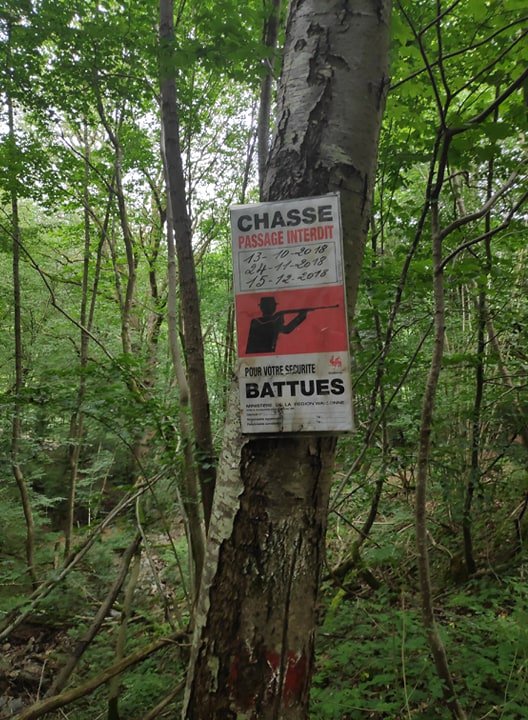 Warning sign: Hunting in the area followed by the dates the area is used for hunting