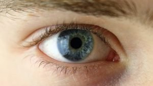 ojos azules