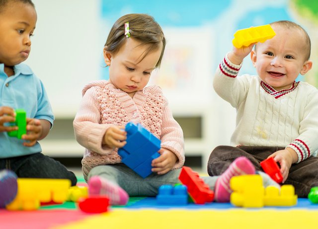 Resultado de imagen para niÃ±o de 3 aÃ±os queriendo vestirse por si solo