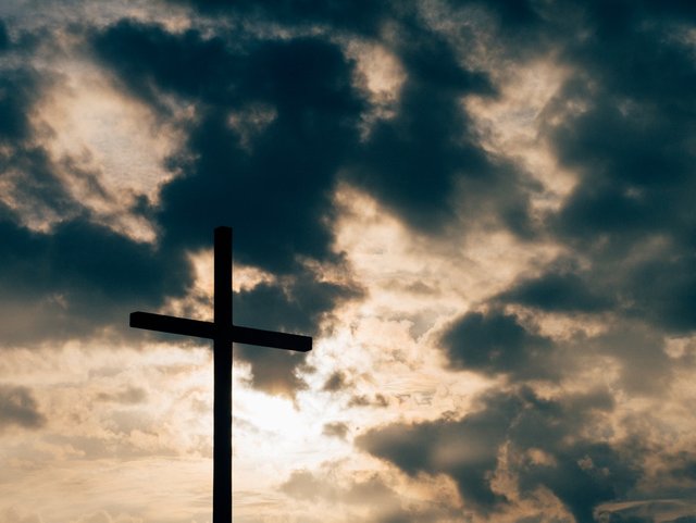 Cross, cloudy, sky and cloud | HD photo by Aaron Burden (@aaronburden) on Unsplash