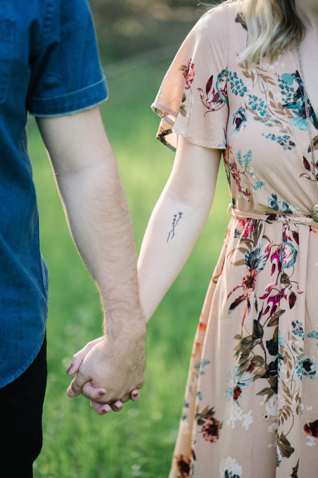 Holding hands in a meadow | HD photo by andrew welch (@andrewwelch3) on Unsplash