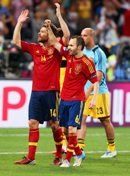1528350703_Andres+Iniesta+Xabi+Alonso+Portugal+v+Spain+AxT9AjQlrOul.jpg