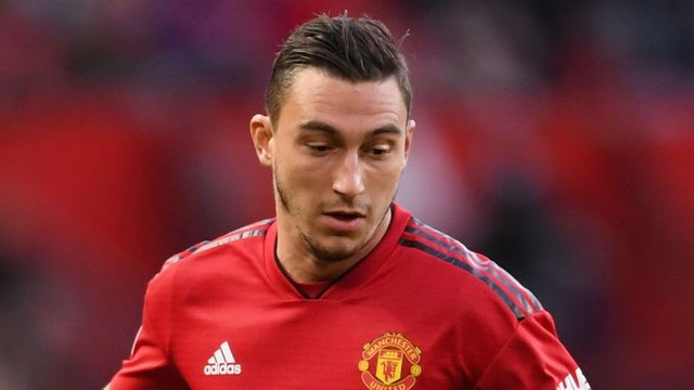 1542172365_skysports-darmian-manchester-united_4392604.jpg