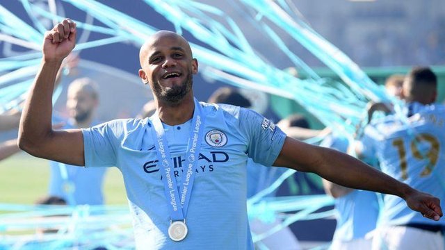 1558475875_lSmEDJ0IT768m7nxd8T8_skysports-manchester-city-vincent-kompany_4667725.jpg