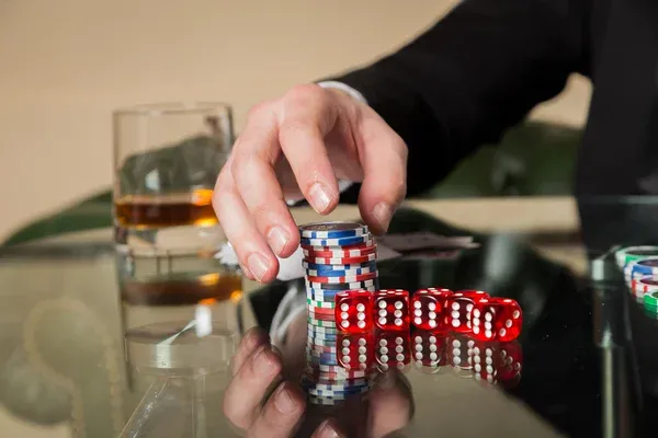 Poker player in the casino — Stock Photo, Image