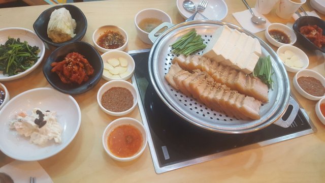 한방두부보쌈.jpg