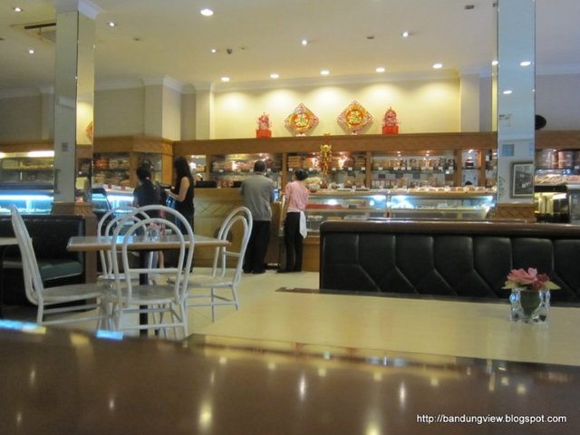 interior_rasa_bakery_cafe_bandung_1.JPG