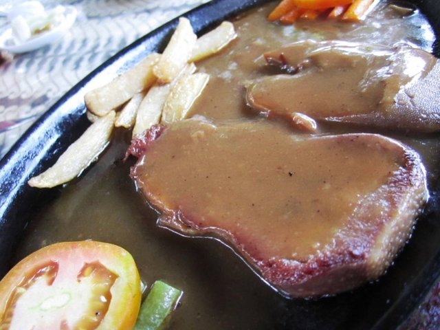 Rumah Makan Tivoli Jombang - Steak Lidah Yummyyyyy.JPG
