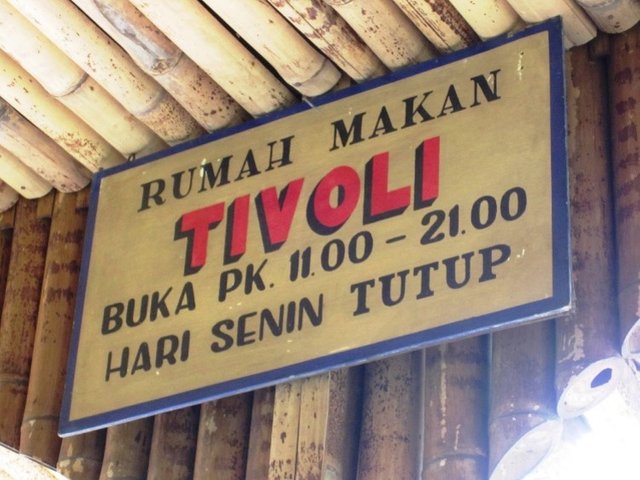 Tivoli Resto Jombang - Jam Buka dan Tutup.JPG