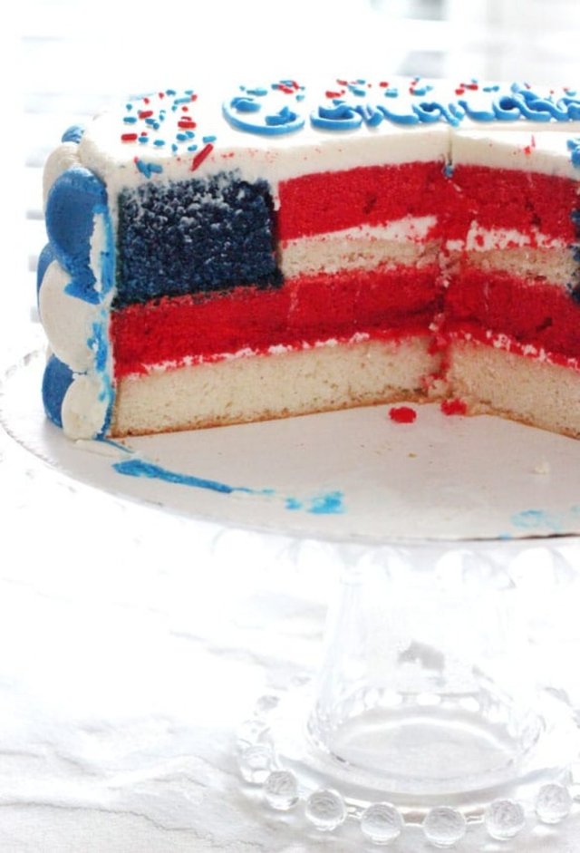 surprise-inside-flag-cake-4th-july-web.jpg