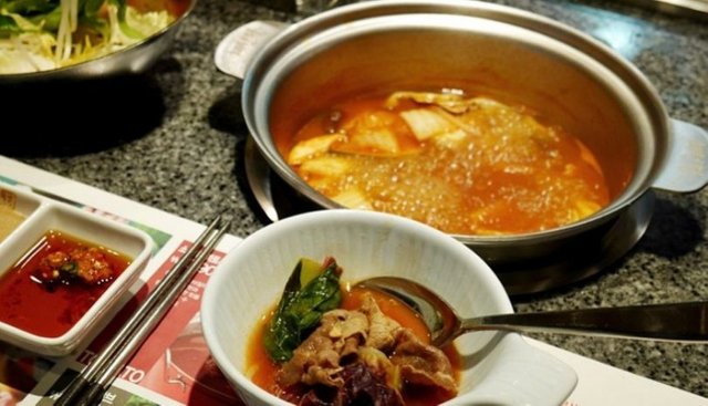 토마토소스인데 달지않은 매운.JPG