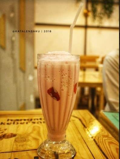 Strawberry Milk Shake.jpg