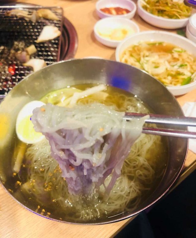 냉면 한젓가락.jpg