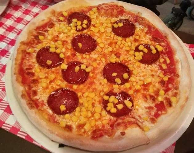 salami pizza.jpg