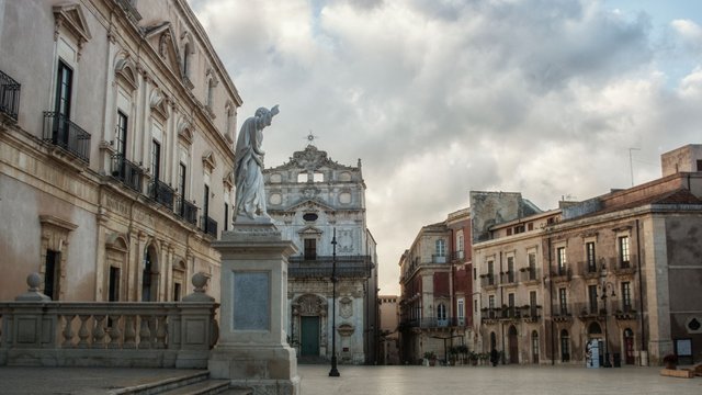 siracusa_piazza_del_duomo.jpg