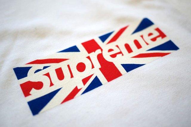 supreme-union-jack-box-logo-t-shirt-mens.jpg