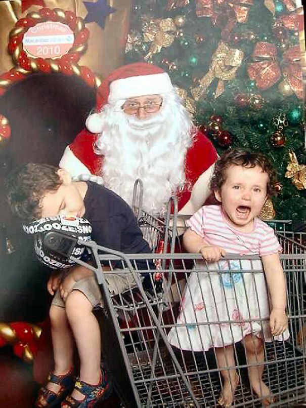 10-Creepiest-Santas-and-the-Kids-they-Terrorize-585012a2415d4__605.jpg