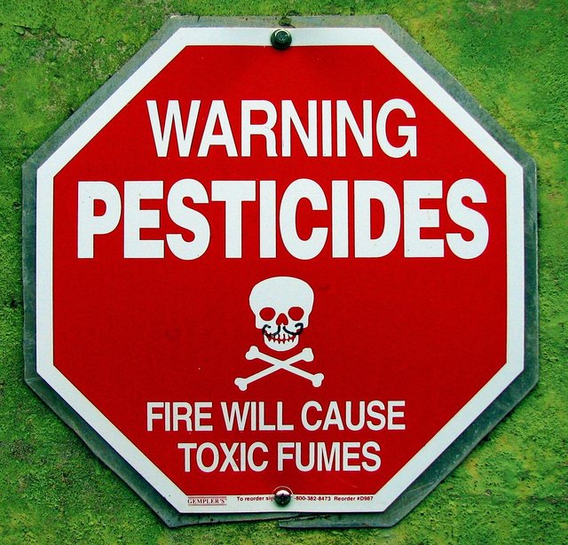 1200px-Warning2Pesticides.jpg