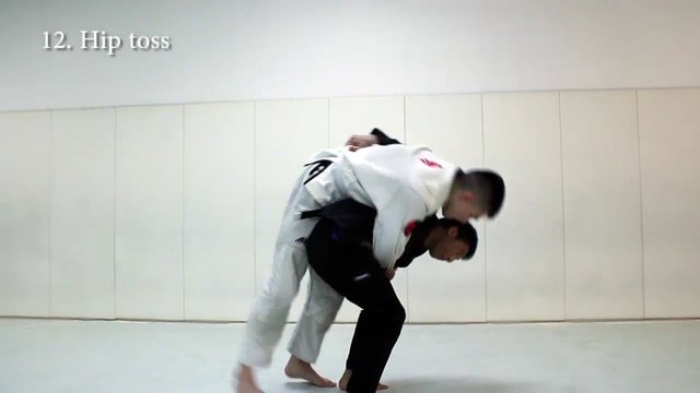 12 Must Know Techniques for White Belts.mp4_000247897.jpg