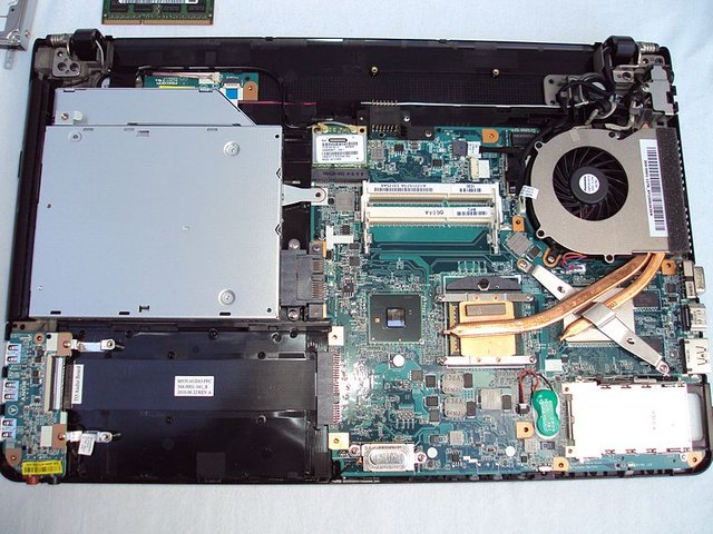 800px-EBMotherboard.JPG