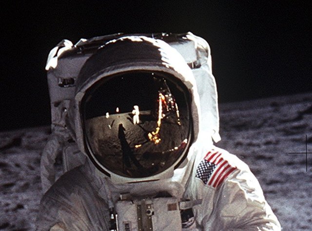 Aldrin_Apollo_11_head.jpg