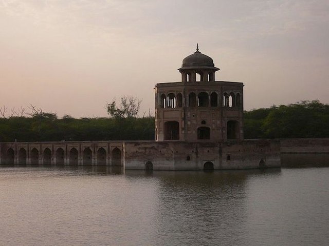 56-244539-hiran-minar.jpg