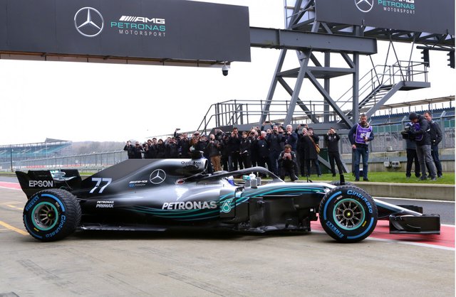 2018-mercedes-amg-w09-formula-1-race-car_100643820_l.jpg