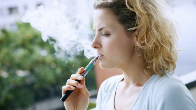 E-cigarettes 'should be on prescription.jpg