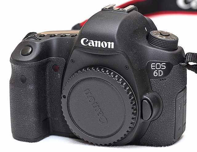 Canon_EOS_6D_front.JPG