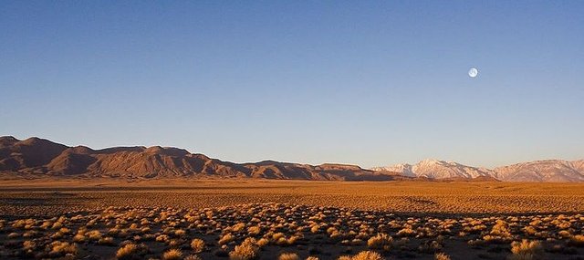 800px-Death_Valley_sunrise_California.jpg