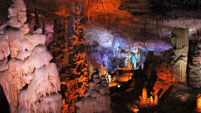 stalactite cave, Israel.JPG