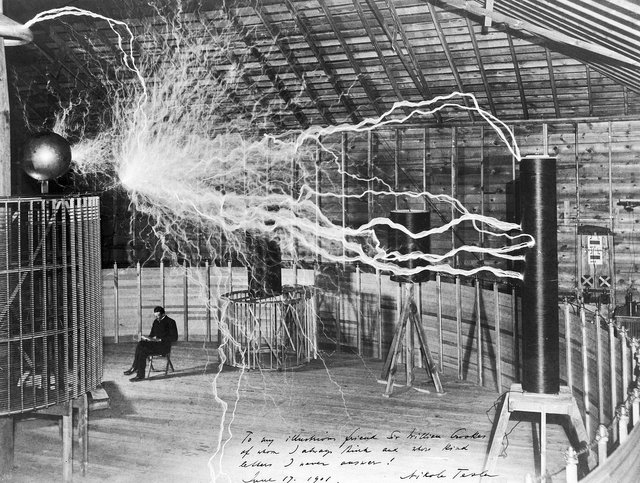 Nikola_Tesla,_with_his_equipment_Wellcome_M0014782.jpg