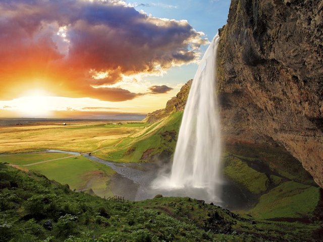 waterfalls-Seljalandsfoss-GettyImages-457381095.jpg