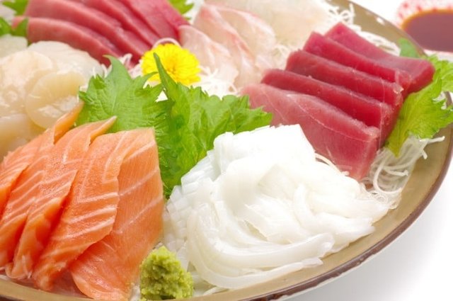 Sashimi-with-daikon-and-shiso.jpg