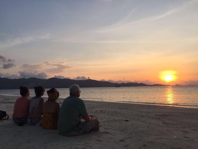 sunset gili naggu.jpg