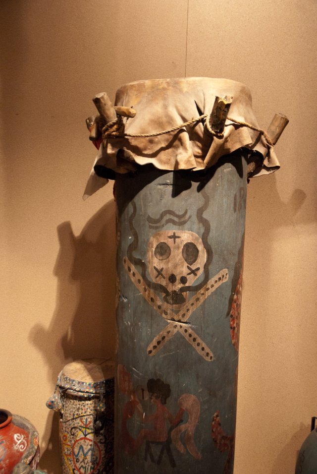 Antique_Haitian_Vodou_ceremonial_drum.jpg